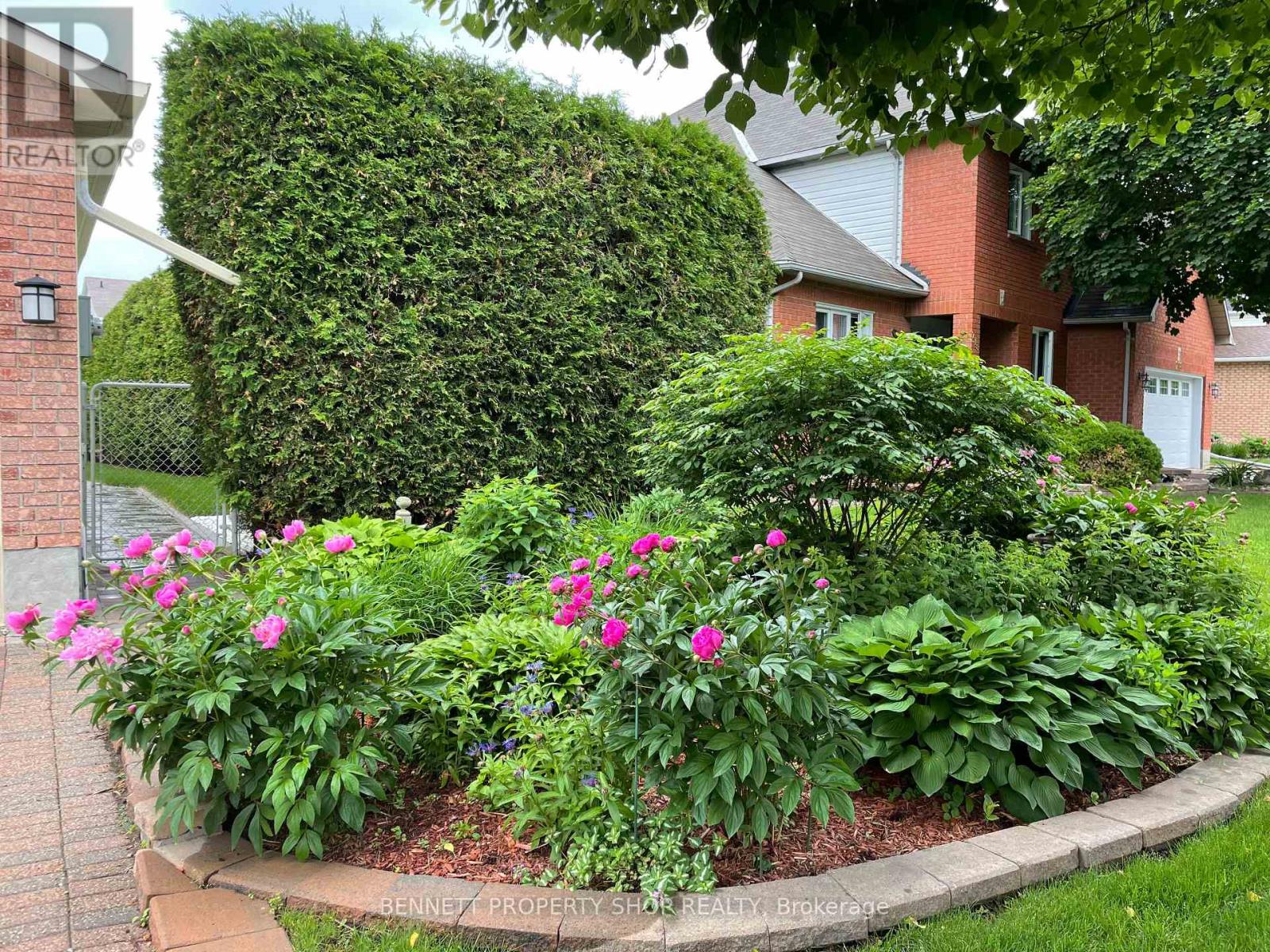 216 Macdougall Street