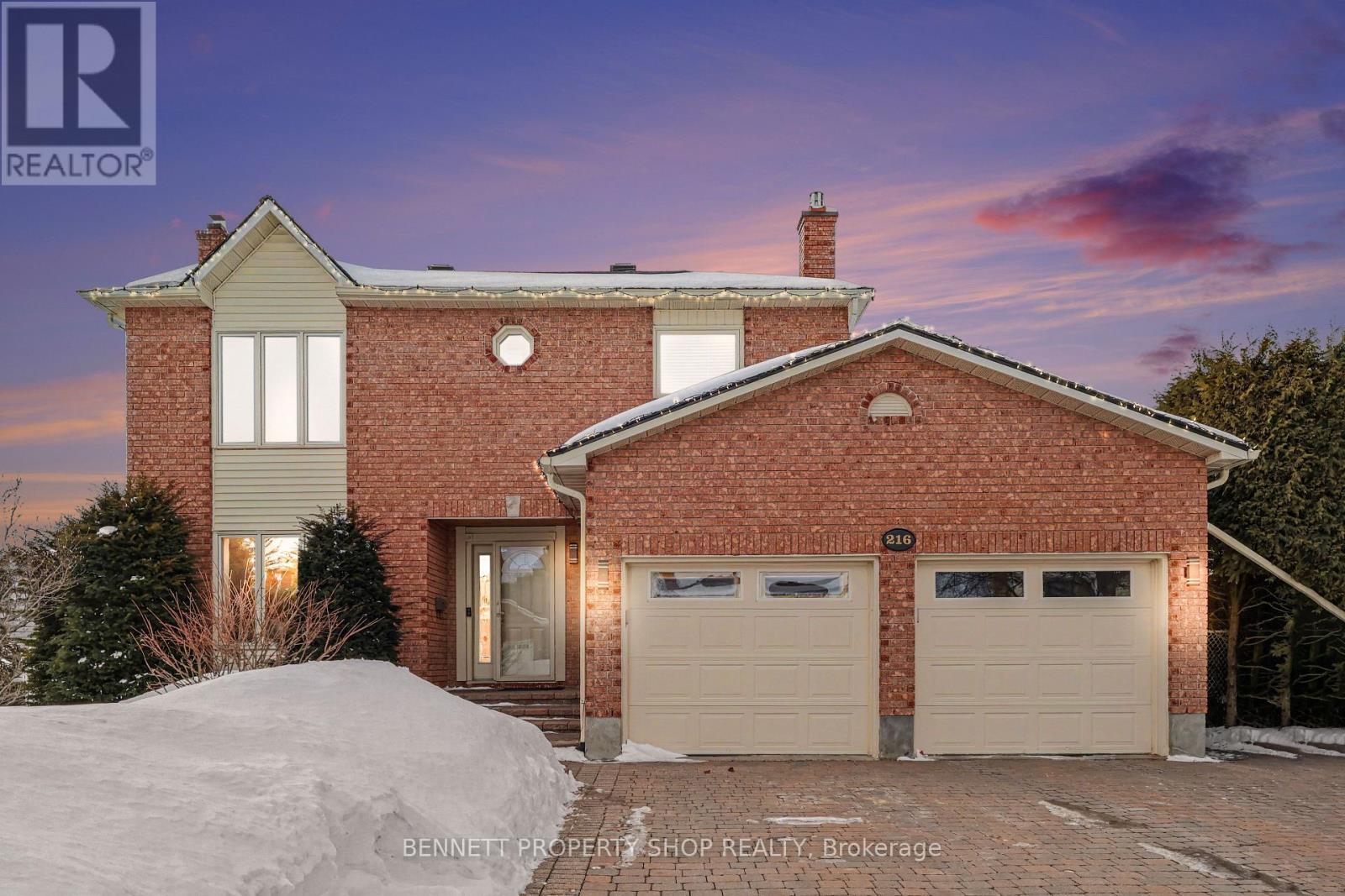 216 Macdougall Street