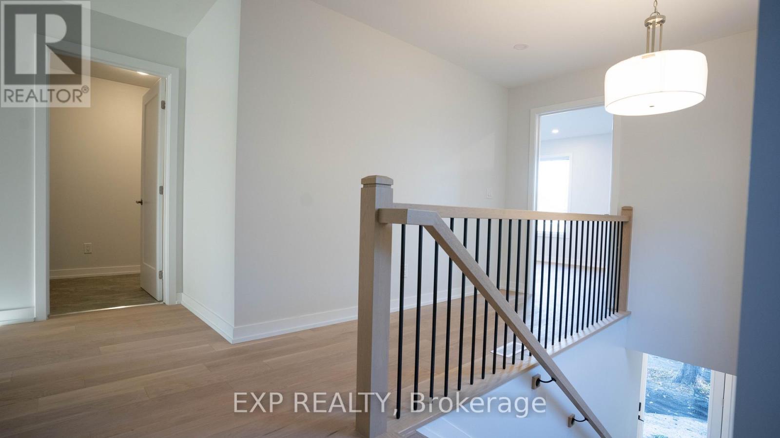 236 Woodroffe Avenue N