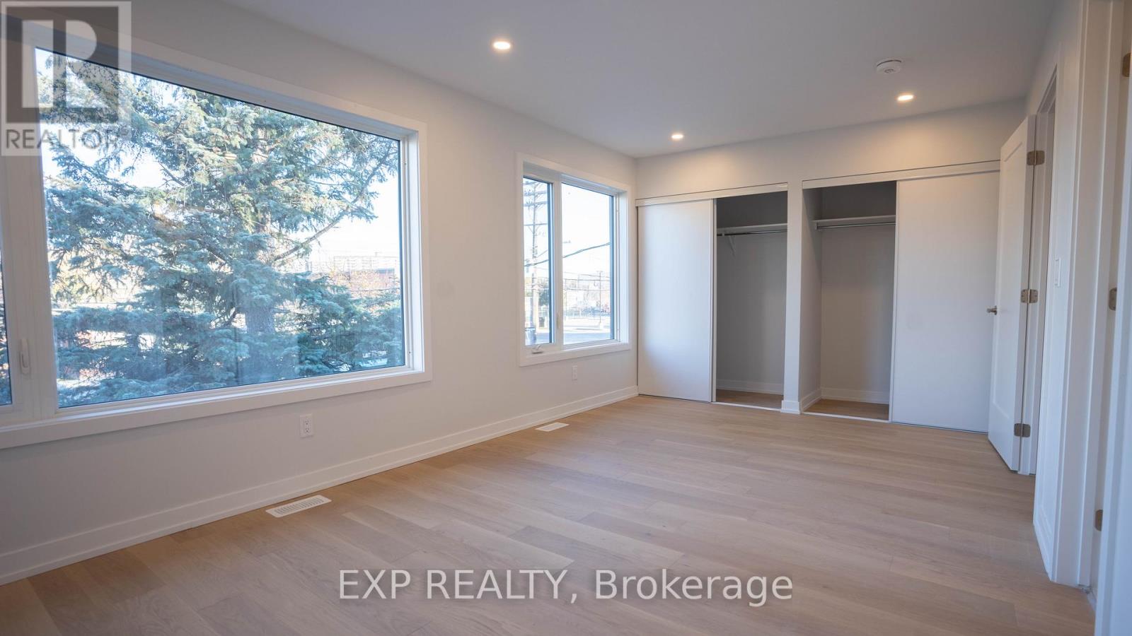 236 Woodroffe Avenue N