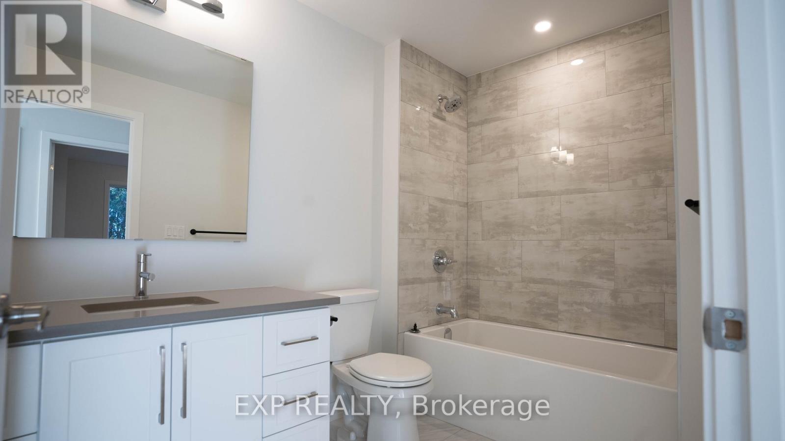 236 Woodroffe Avenue N