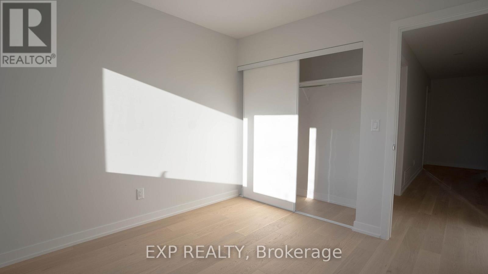 236 Woodroffe Avenue N