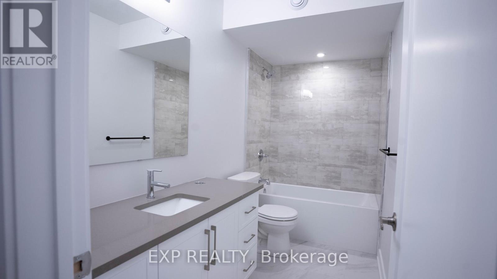 236 Woodroffe Avenue N