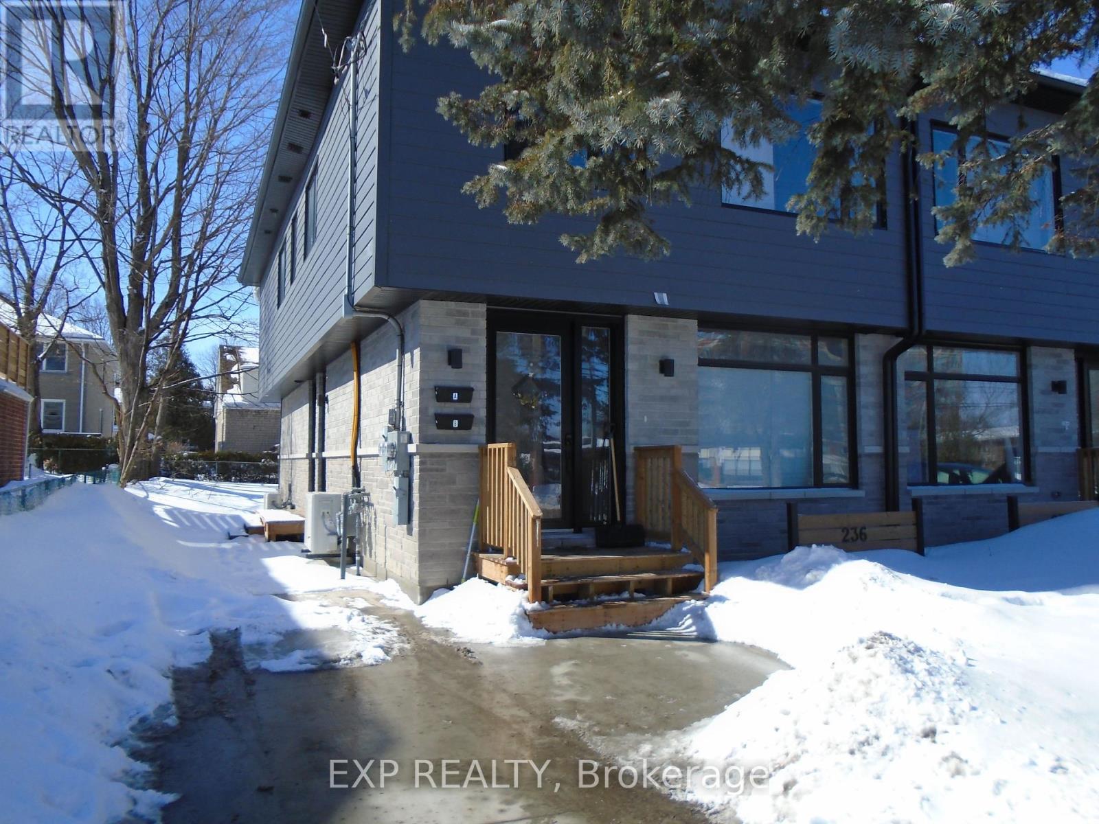 236 Woodroffe Avenue N