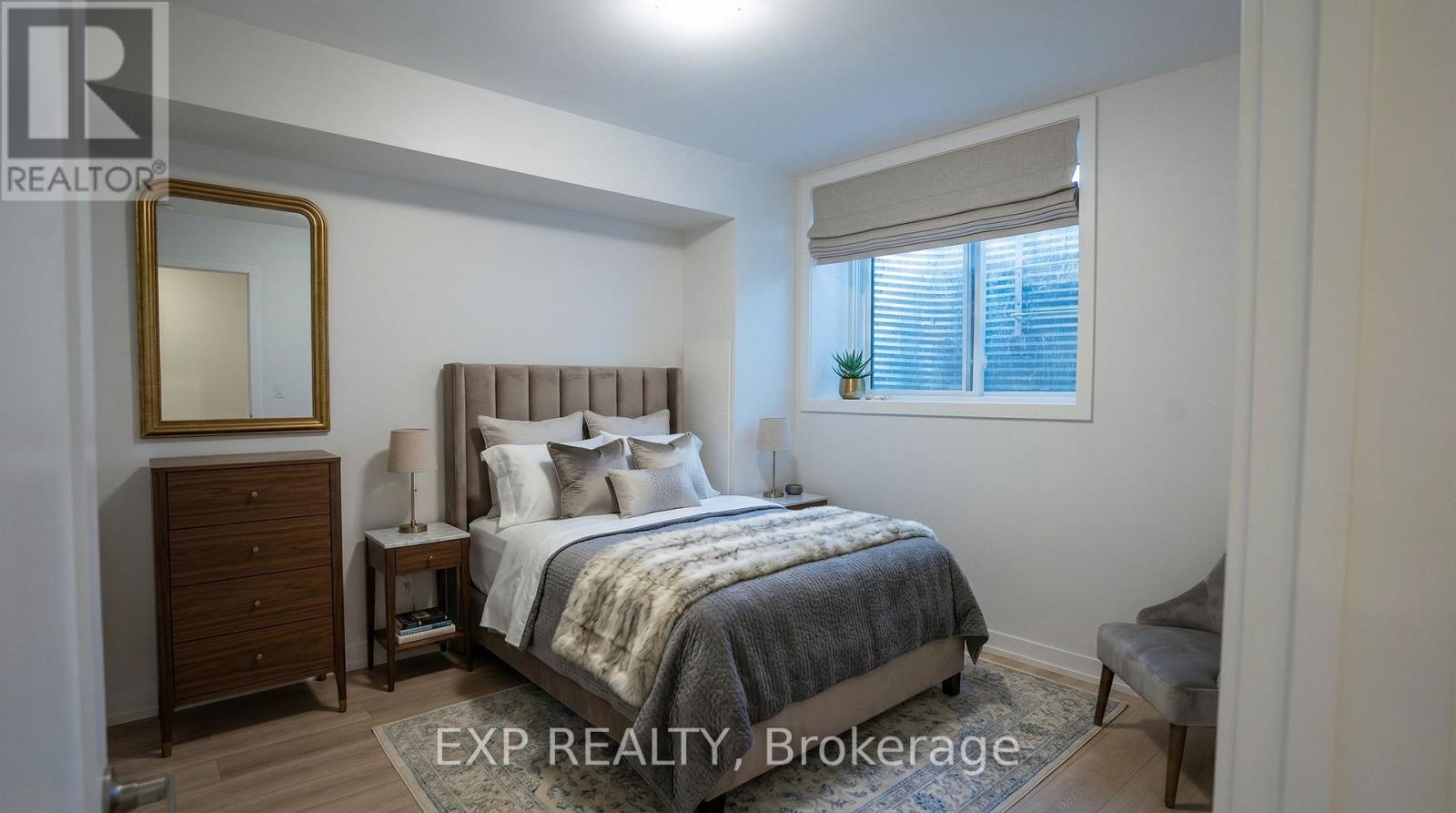 236 Woodroffe Avenue N