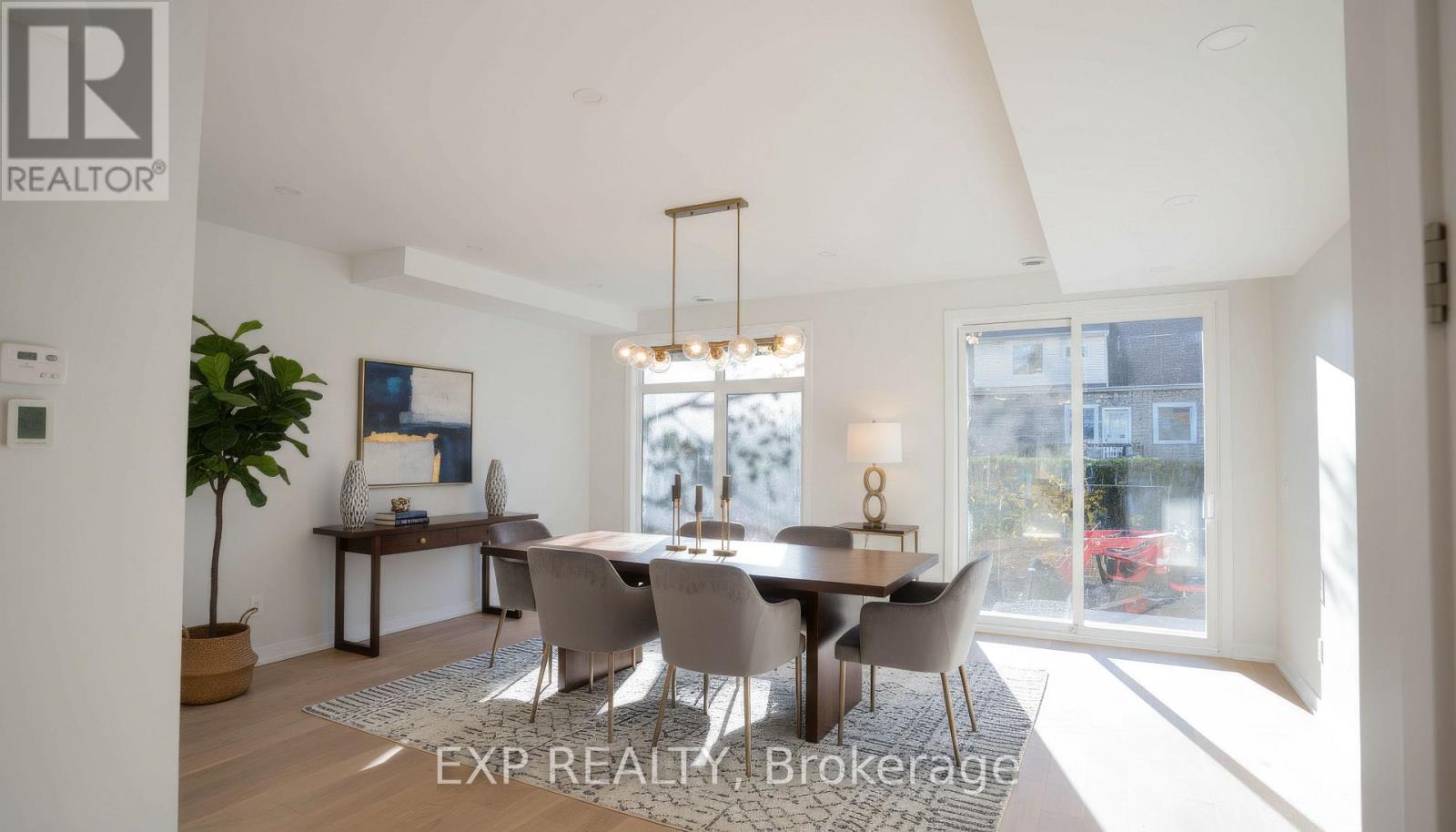 236 Woodroffe Avenue N