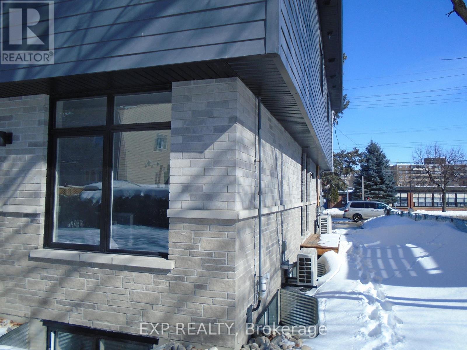 236 Woodroffe Avenue N