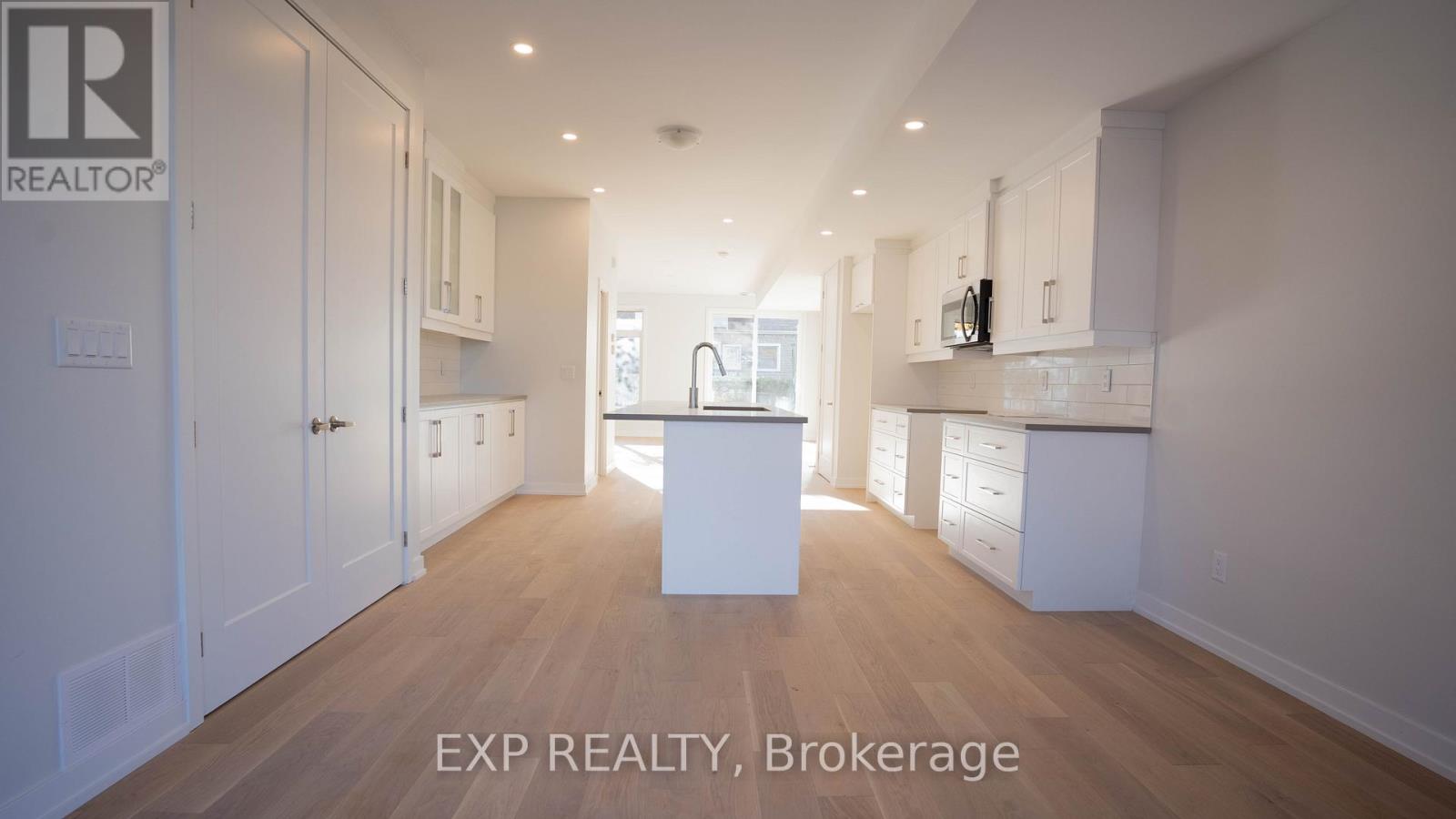 236 Woodroffe Avenue N