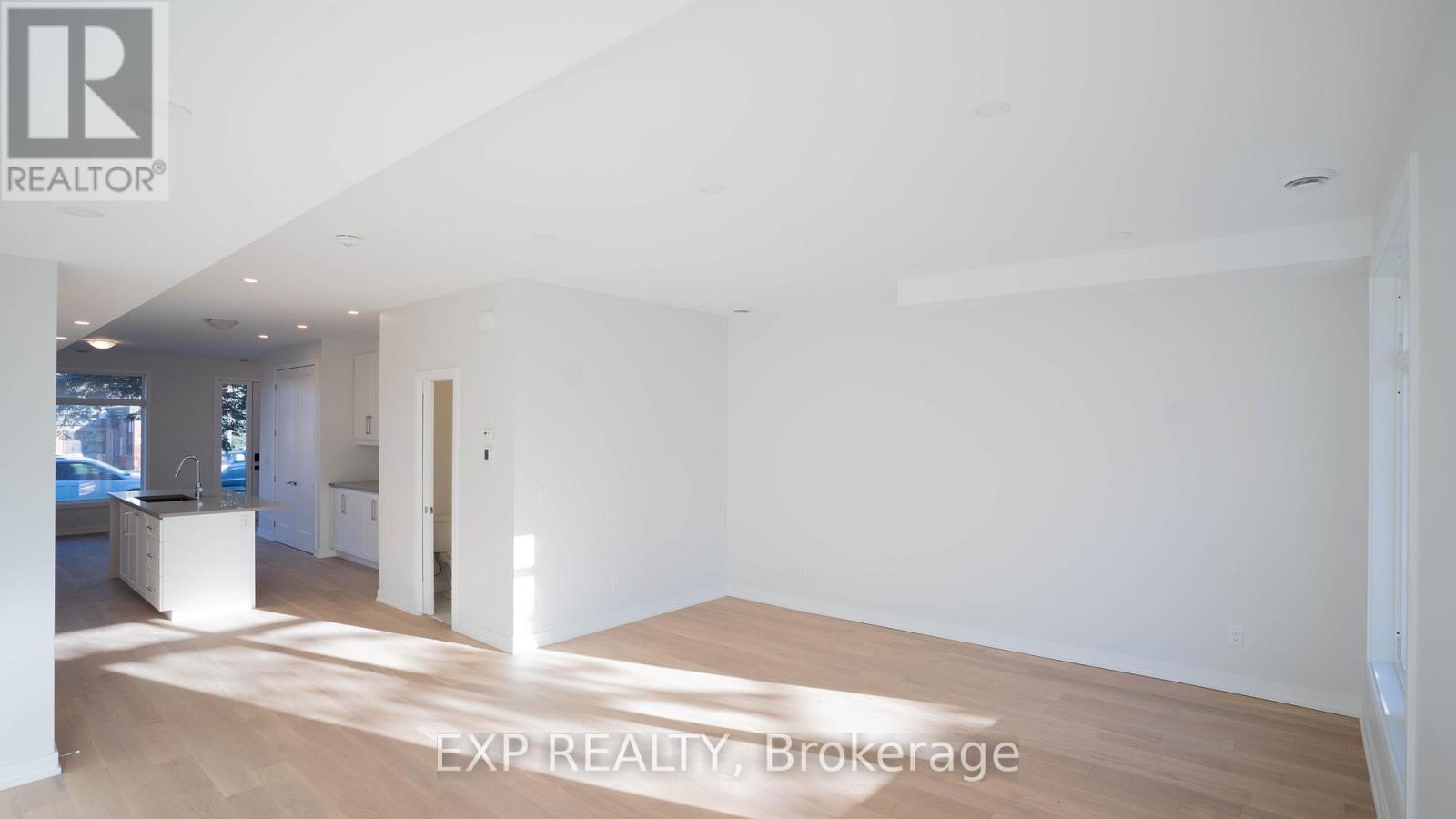 236 Woodroffe Avenue N