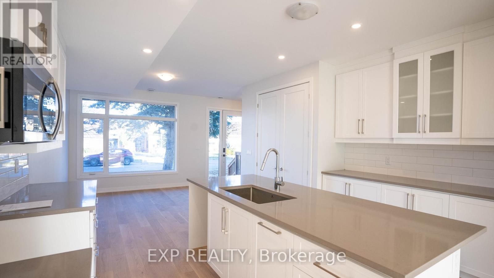 236 Woodroffe Avenue N