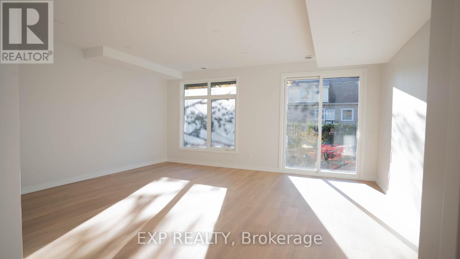 236 Woodroffe Avenue N