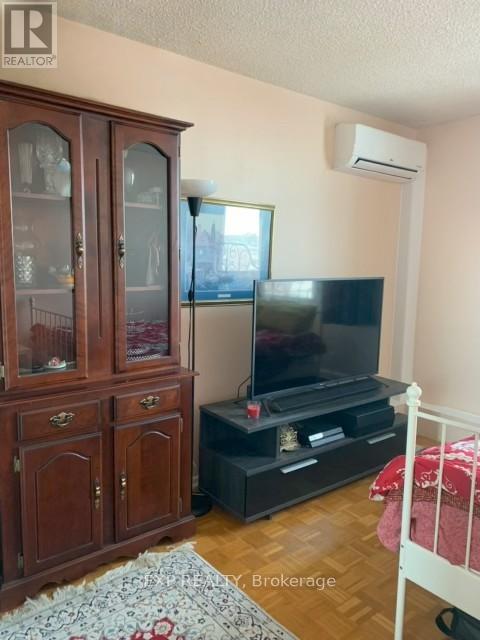 902 - 2625 Regina Street