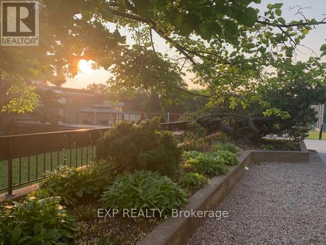 902 - 2625 Regina Street