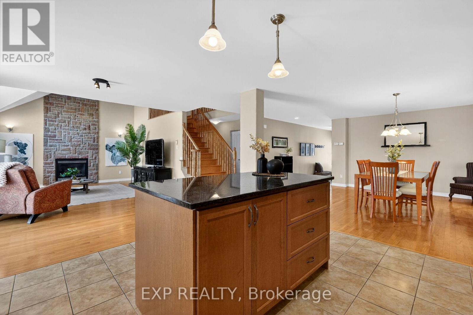 32 Olde Towne. Avenue