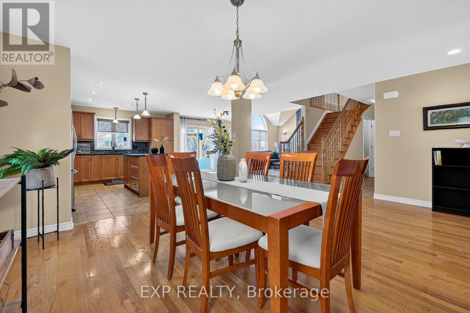 32 Olde Towne. Avenue