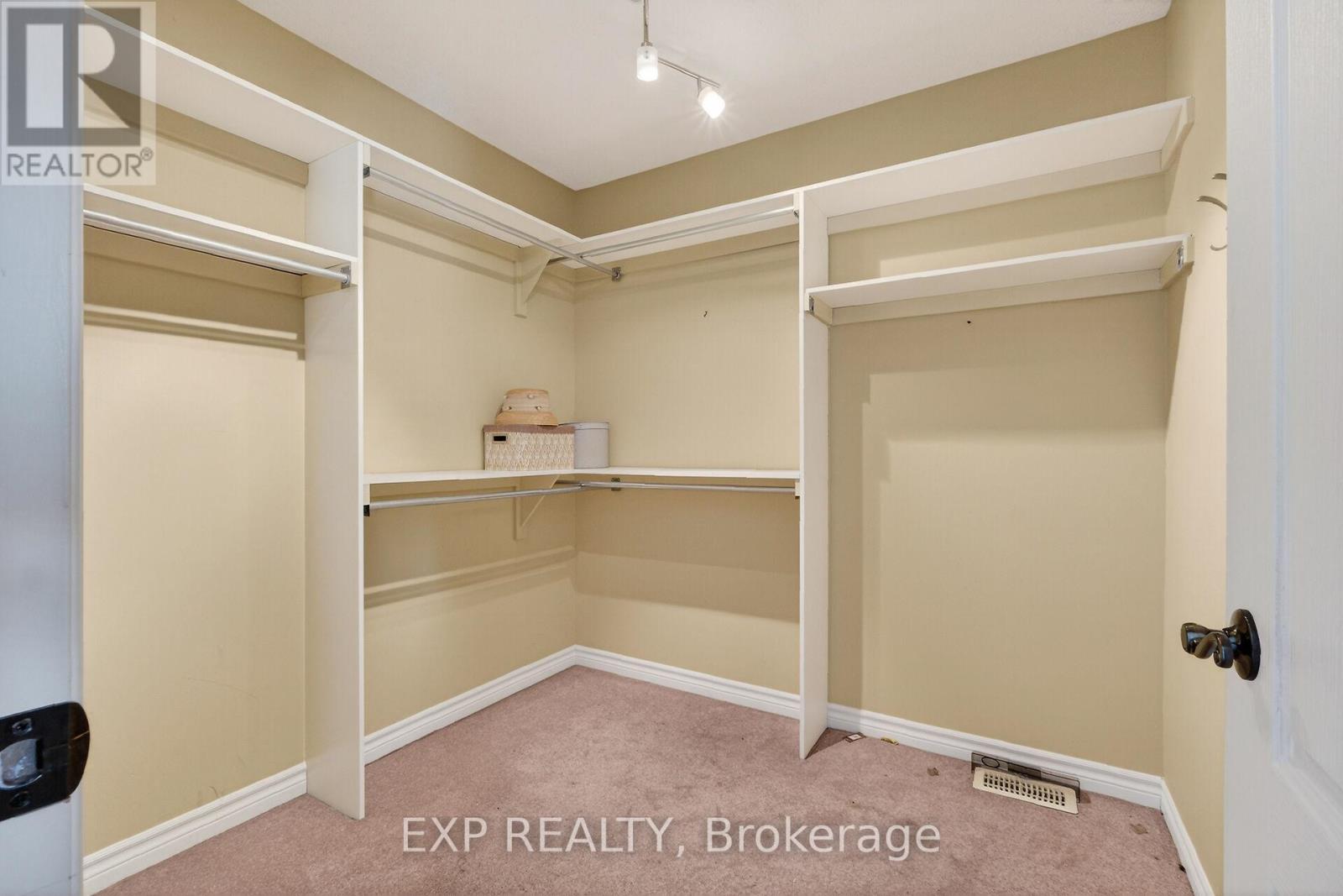 32 Olde Towne. Avenue