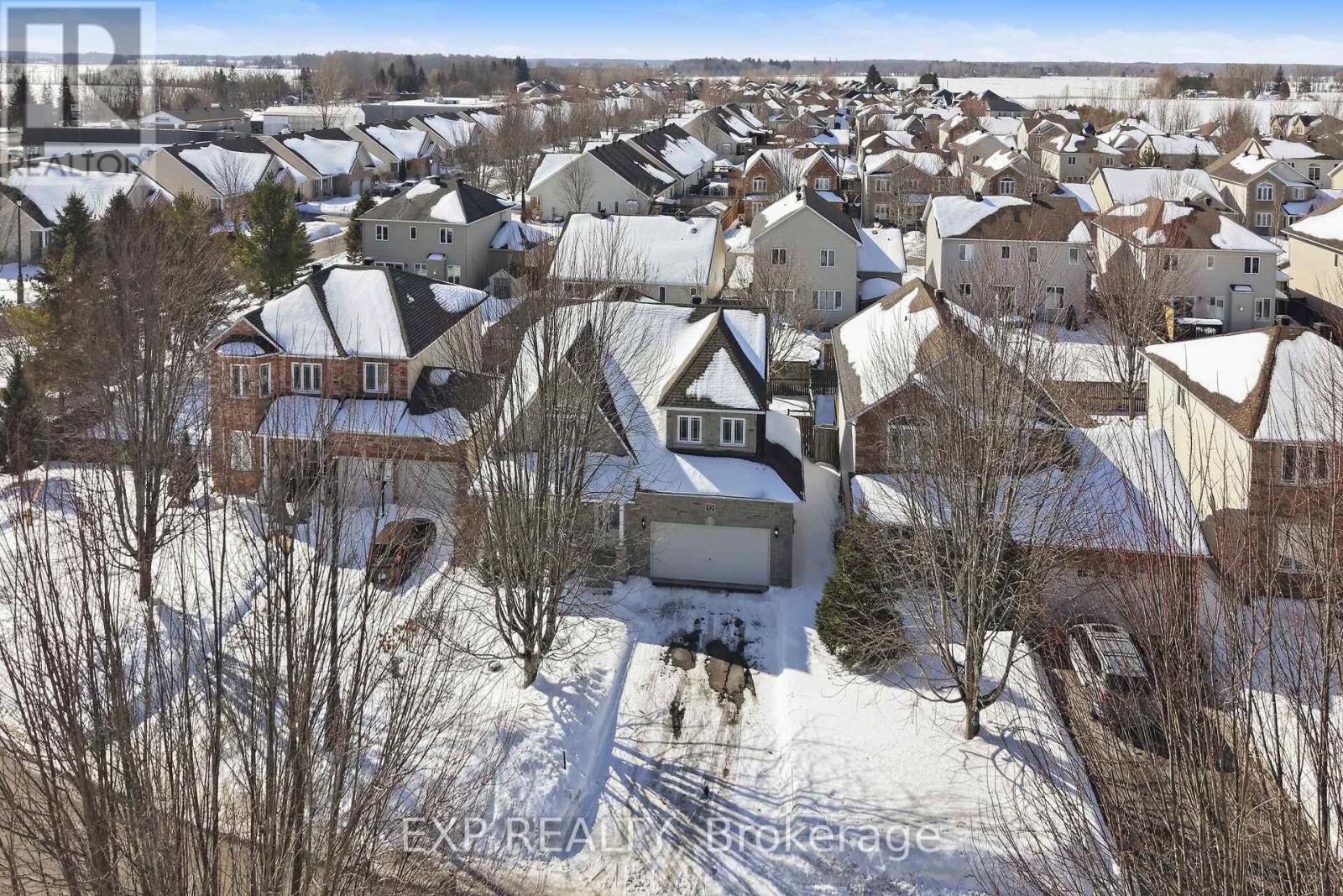 32 Olde Towne. Avenue