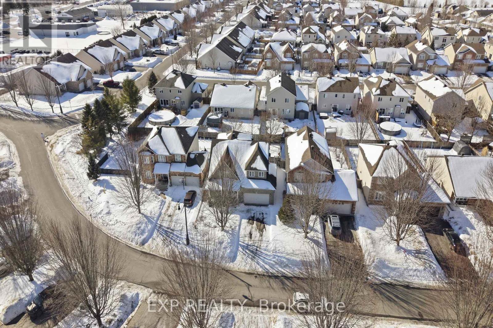 32 Olde Towne. Avenue