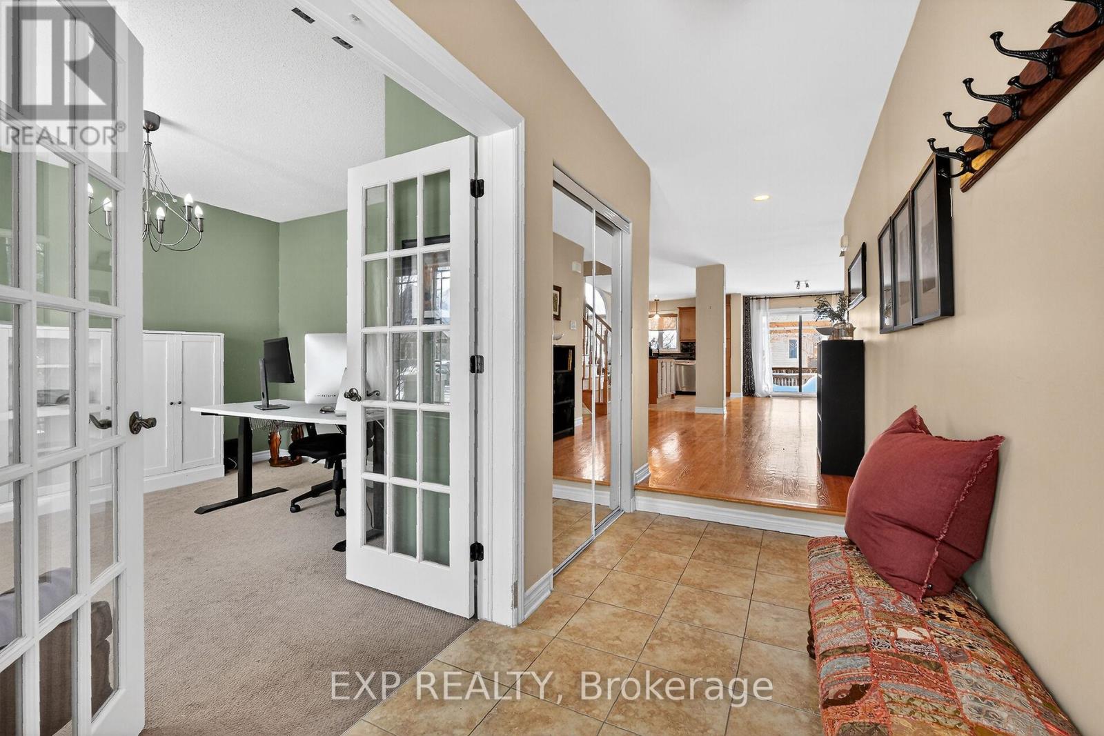 32 Olde Towne. Avenue