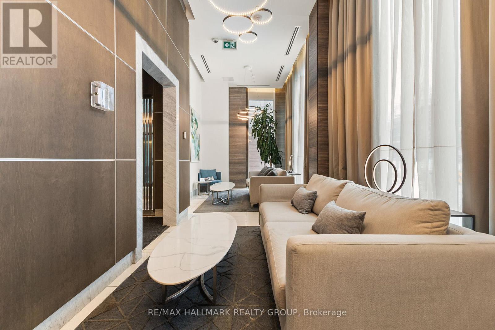 418 - 411 Mackay Street