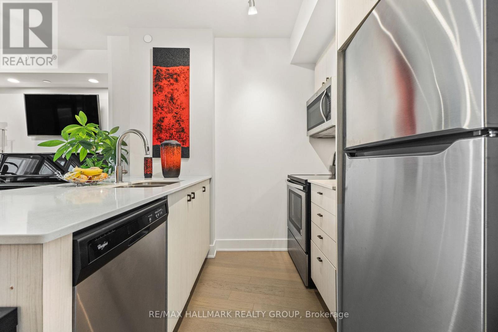 418 - 411 Mackay Street