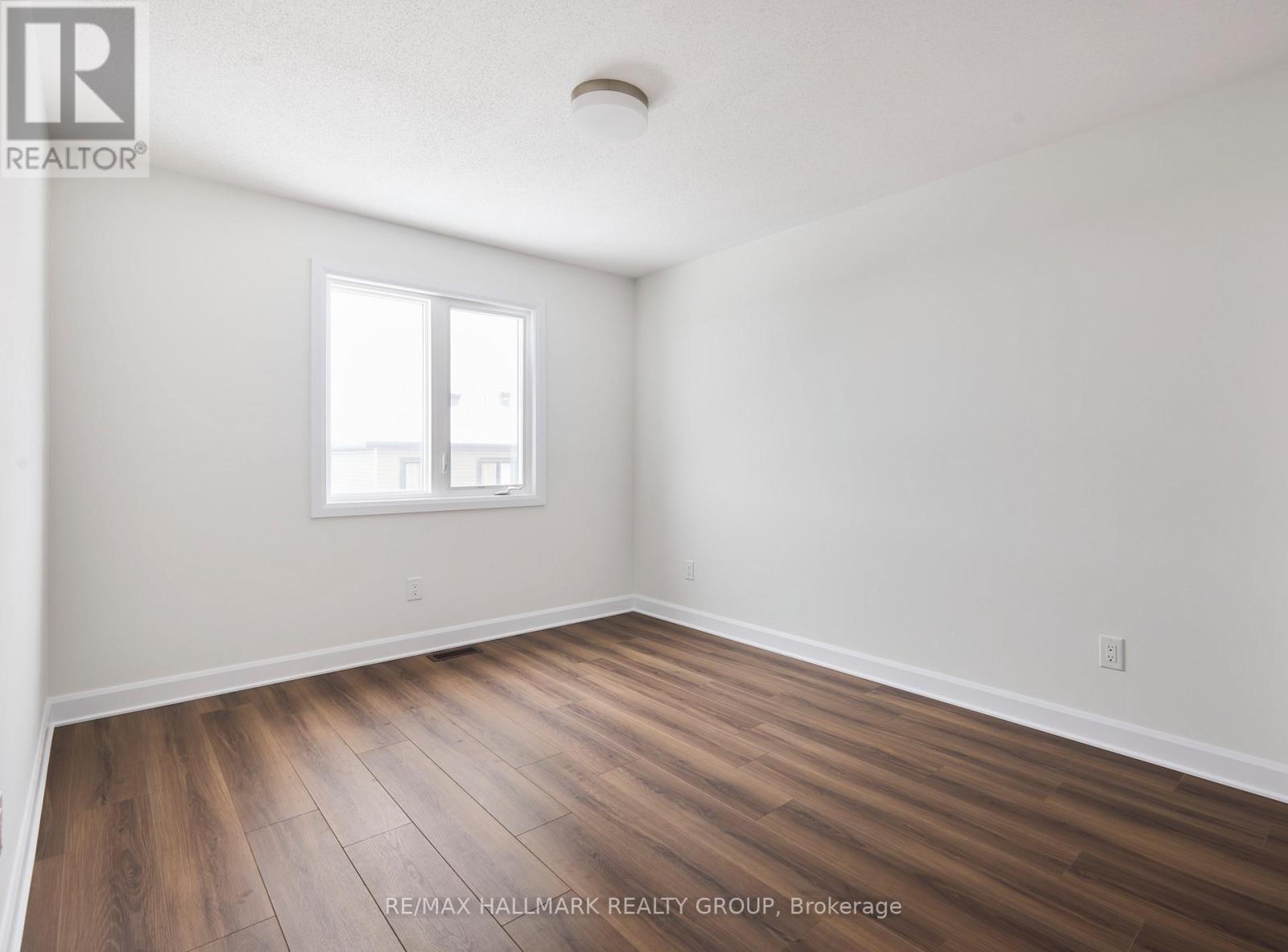 578 Roundhouse Crescent