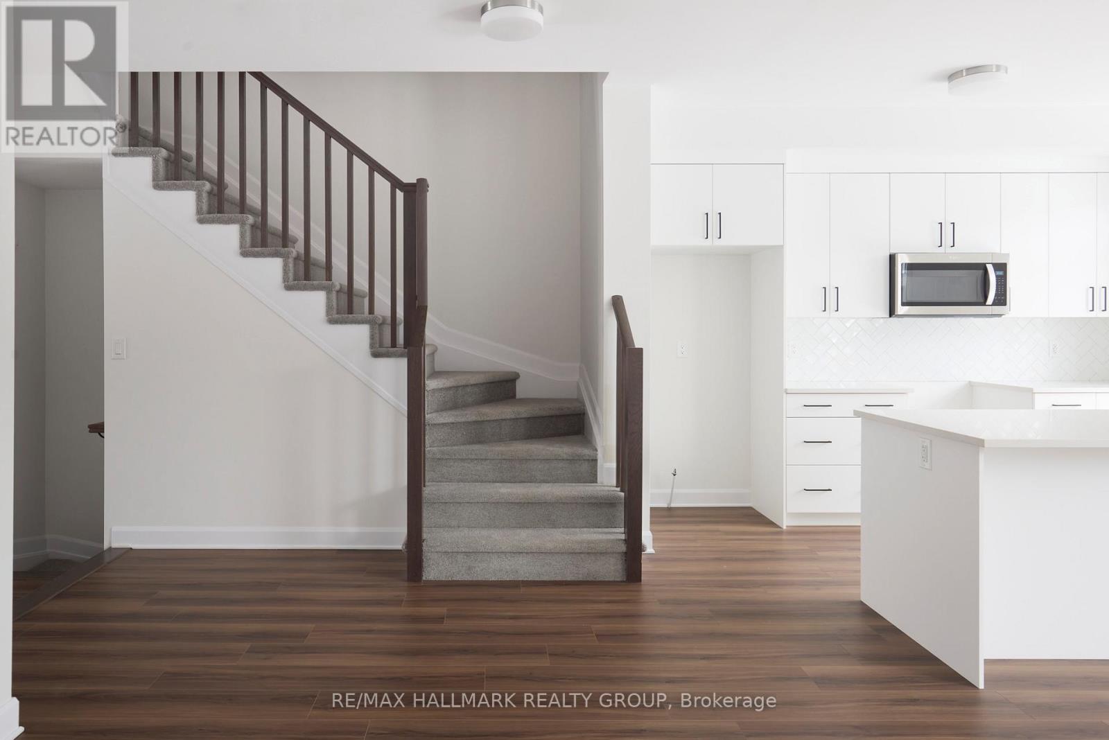 578 Roundhouse Crescent