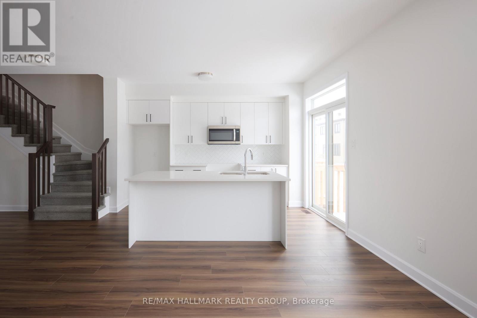 578 Roundhouse Crescent