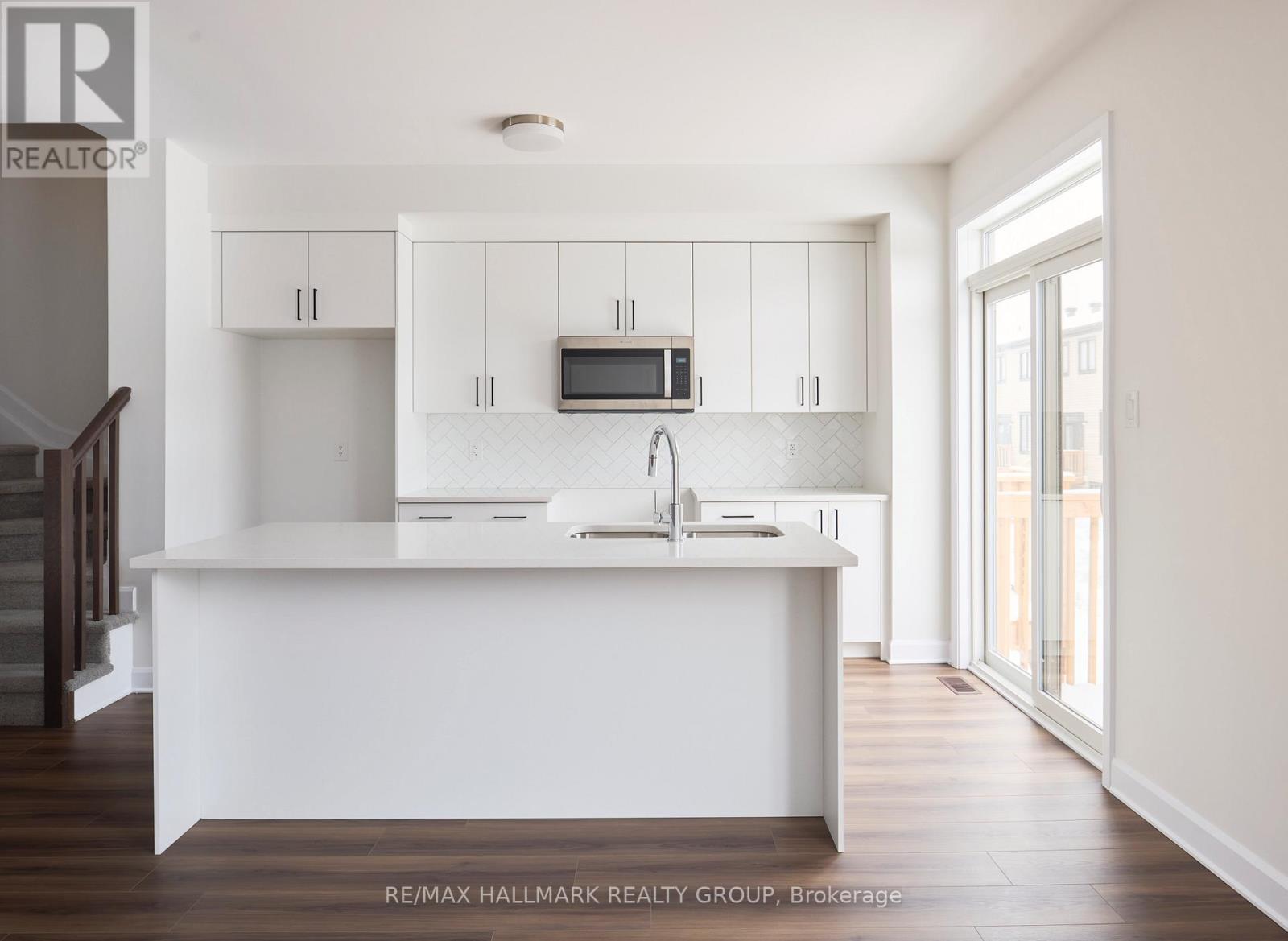 578 Roundhouse Crescent