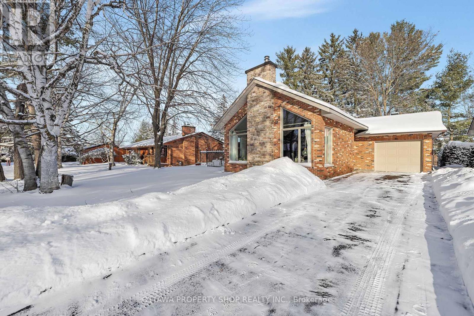 33 Rutherford Crescent