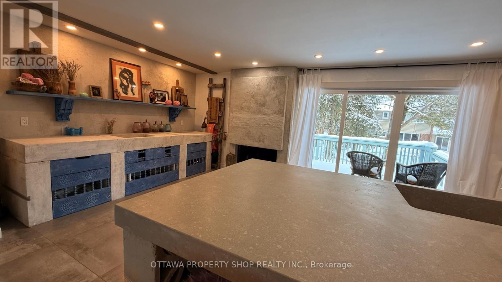 33 Rutherford Crescent