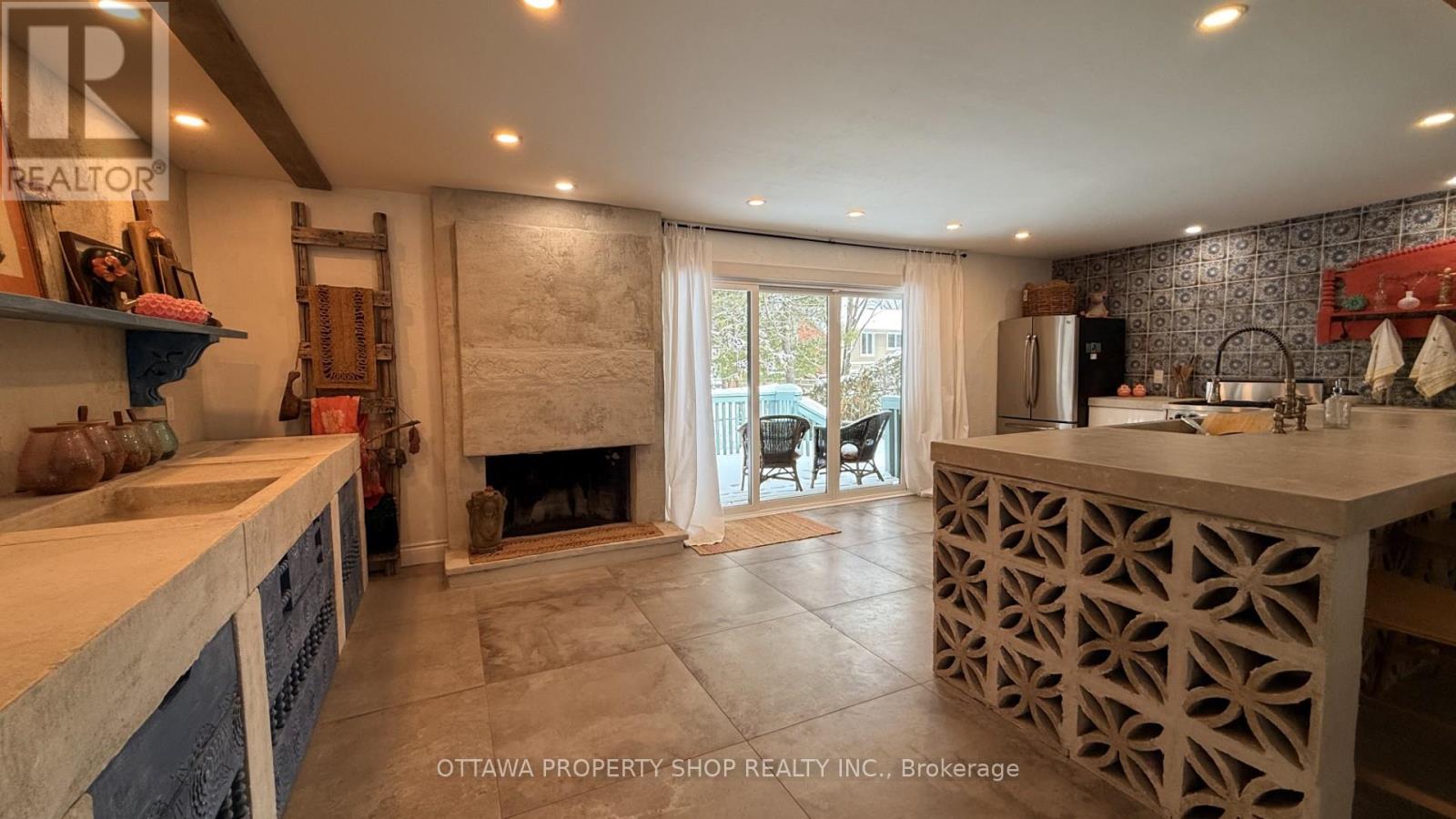 33 Rutherford Crescent