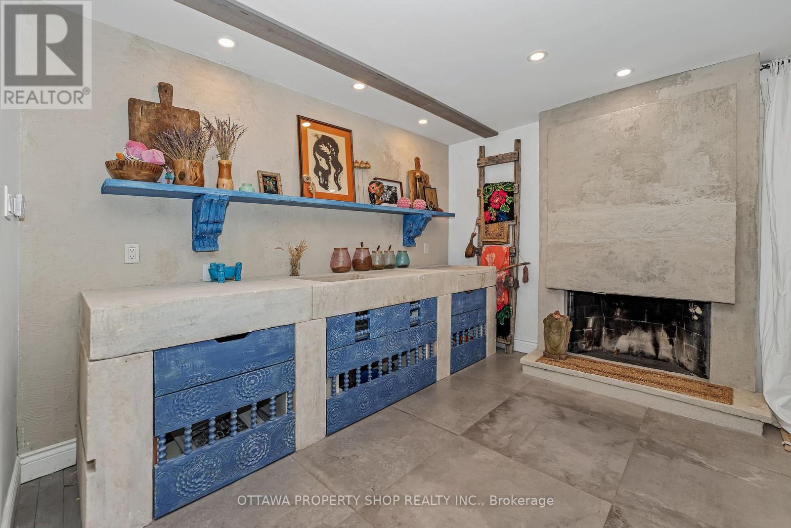 33 Rutherford Crescent