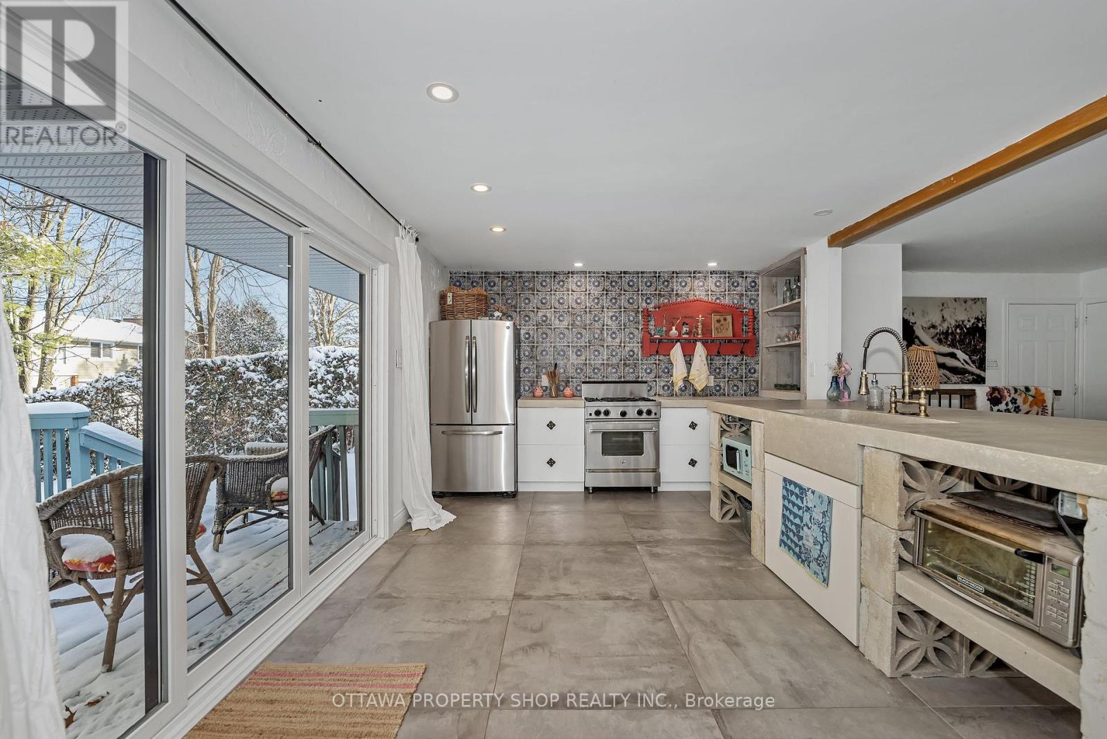 33 Rutherford Crescent