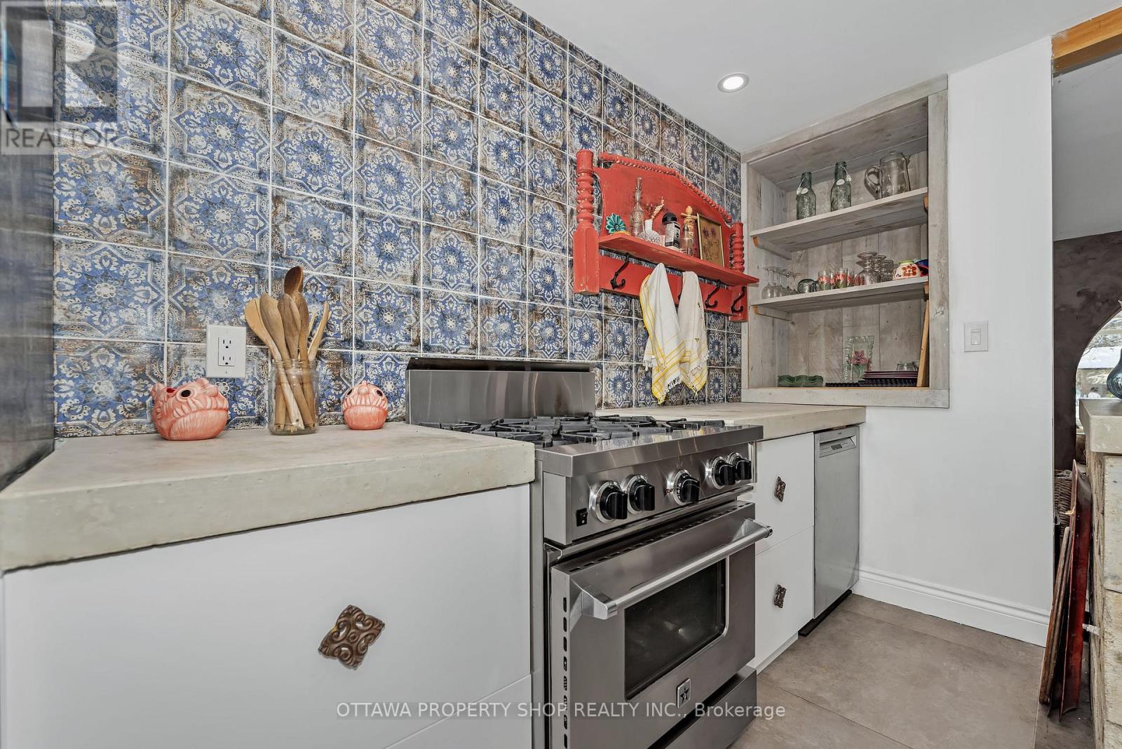 33 Rutherford Crescent