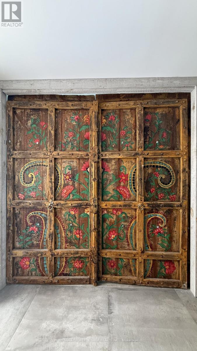 33 Rutherford Crescent