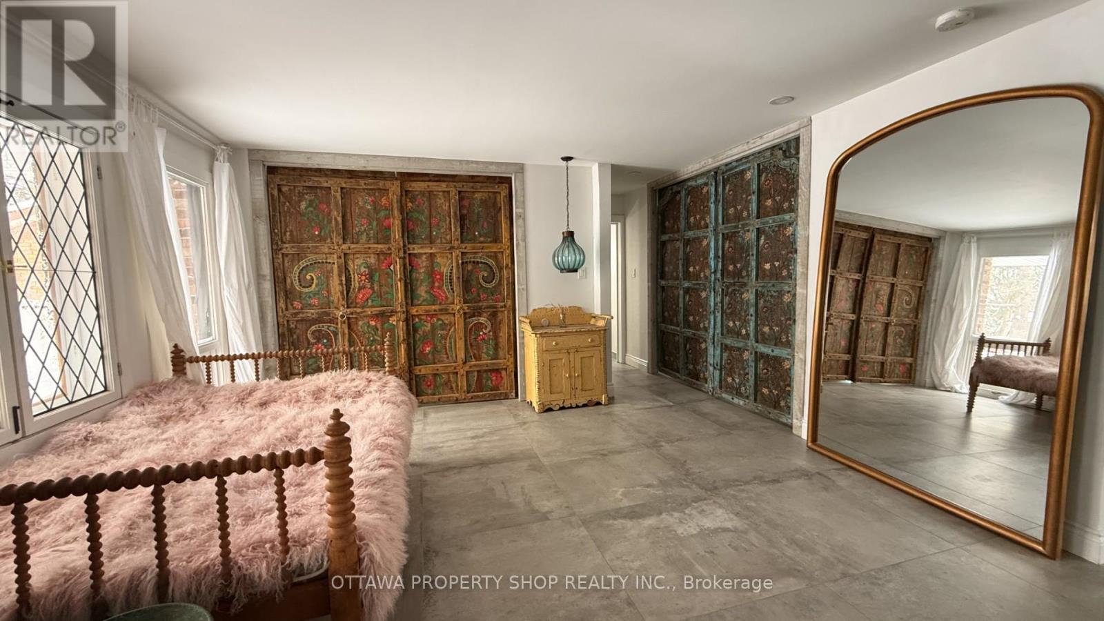 33 Rutherford Crescent