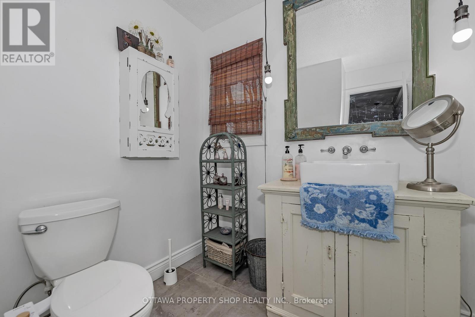 33 Rutherford Crescent