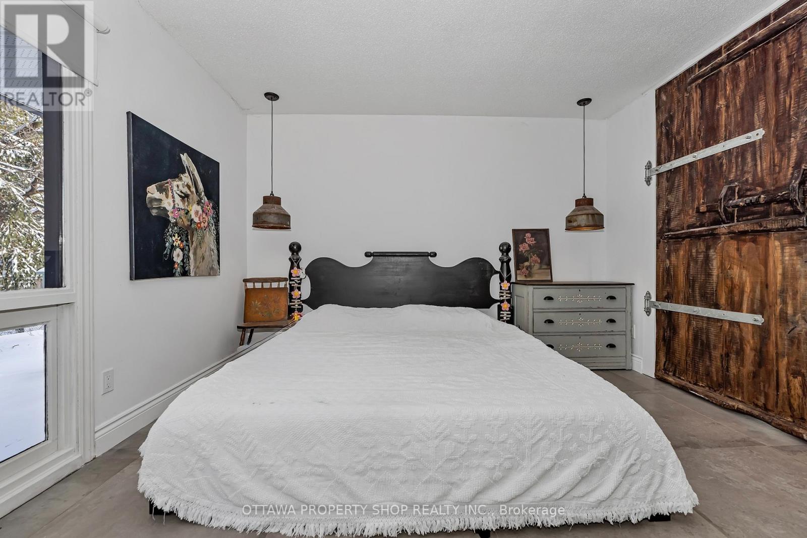 33 Rutherford Crescent