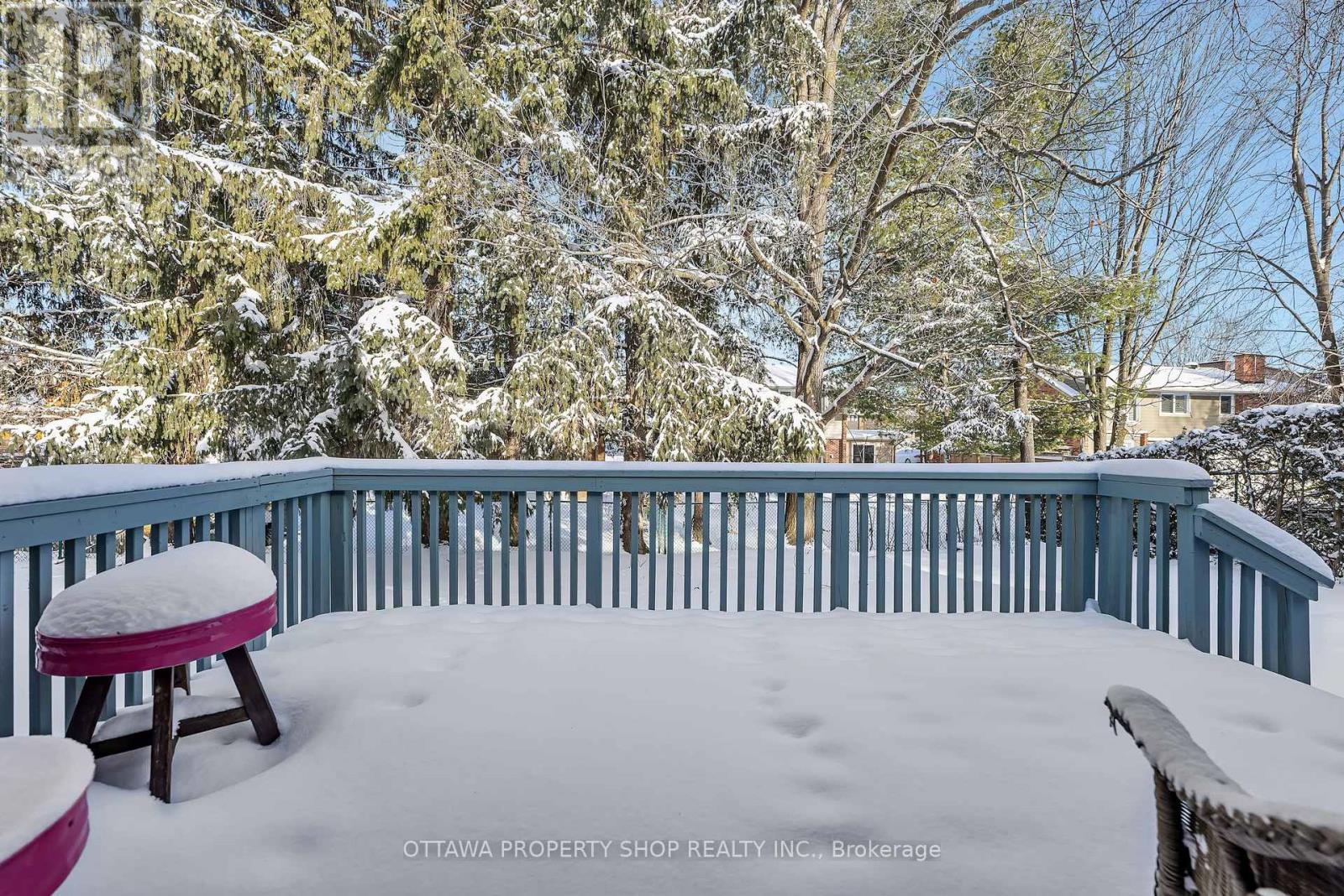 33 Rutherford Crescent