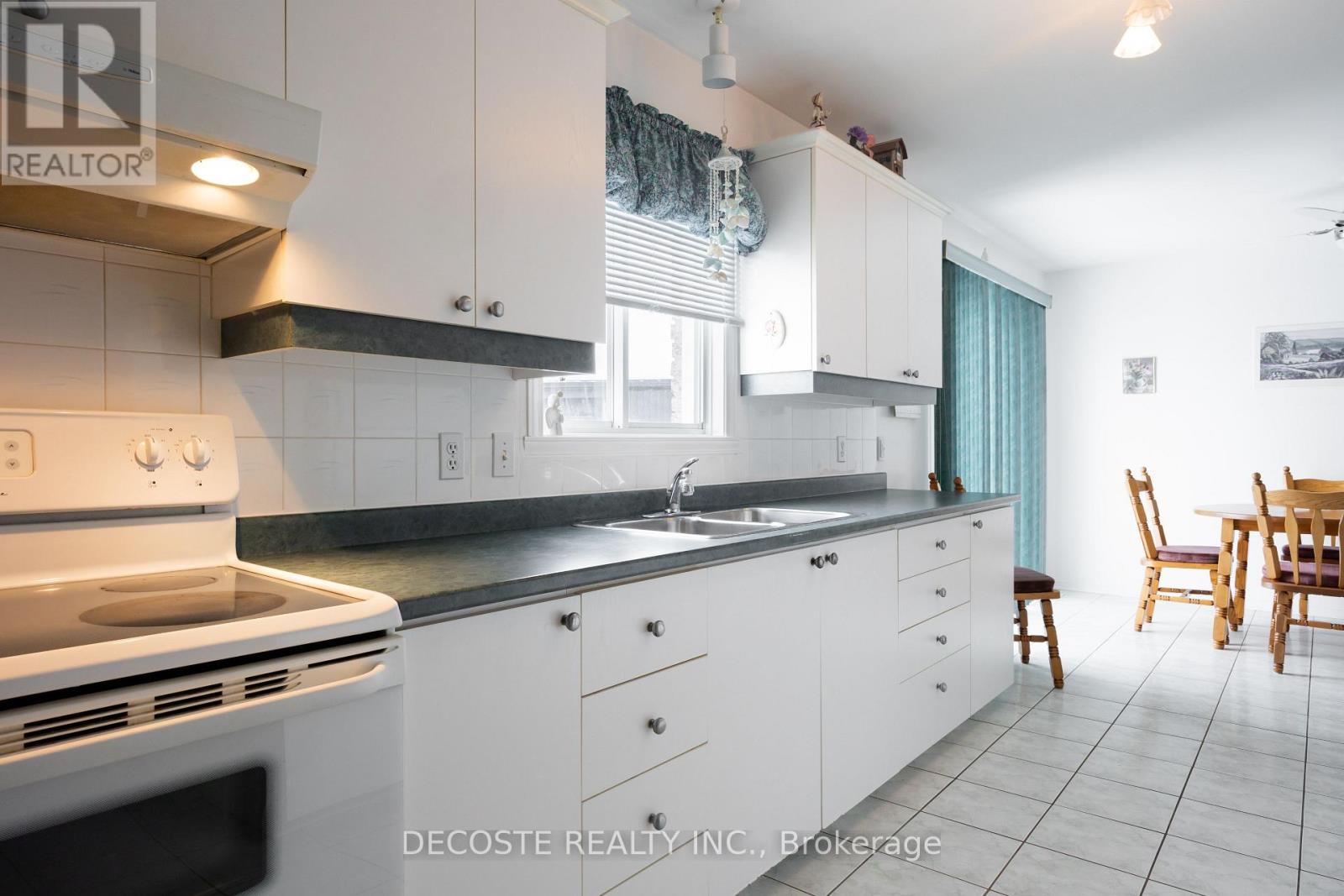 35 Sandfield Avenue N