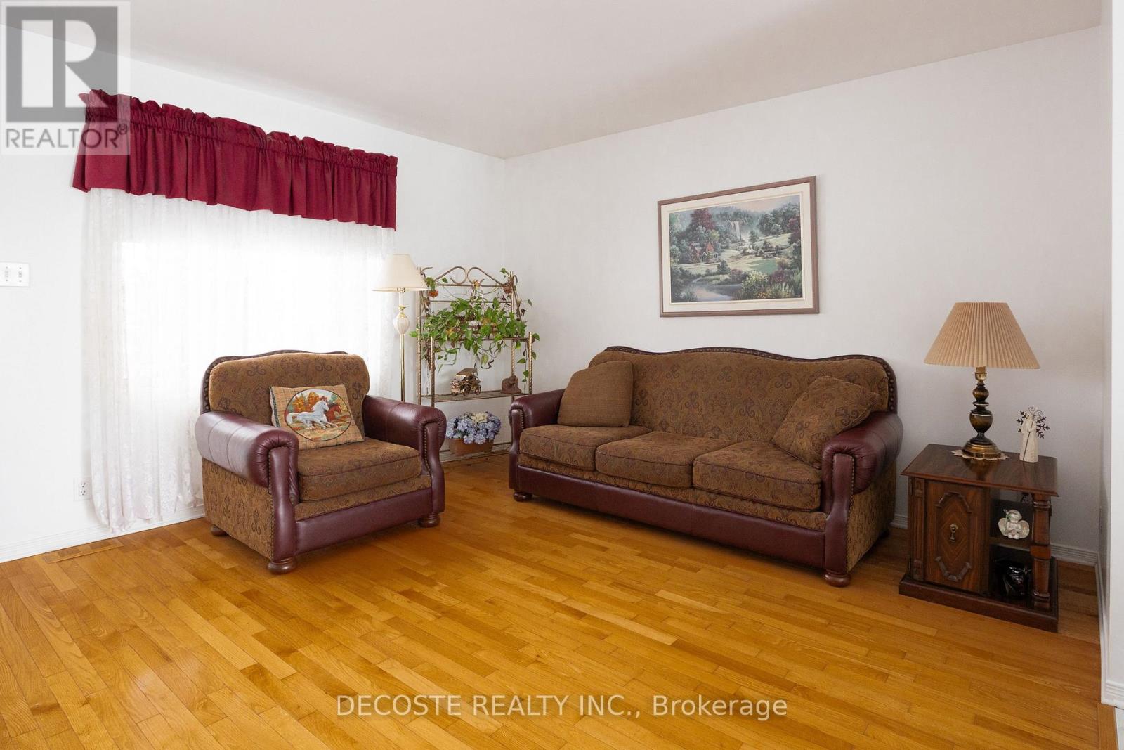 35 Sandfield Avenue N