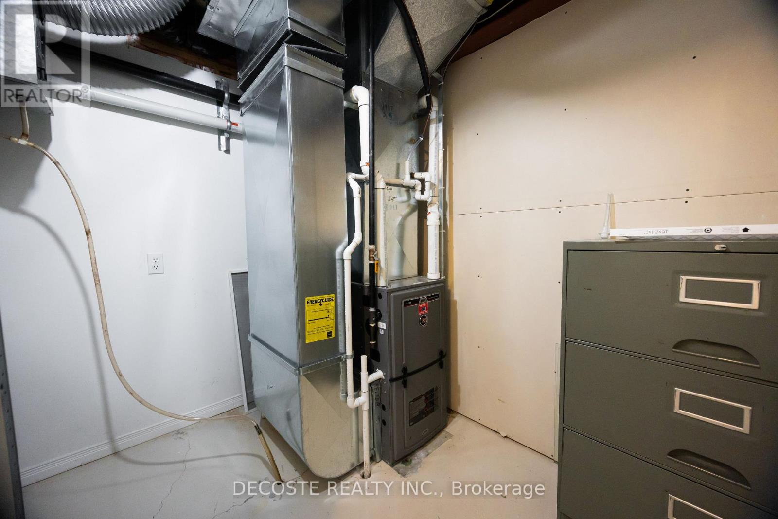 35 Sandfield Avenue N