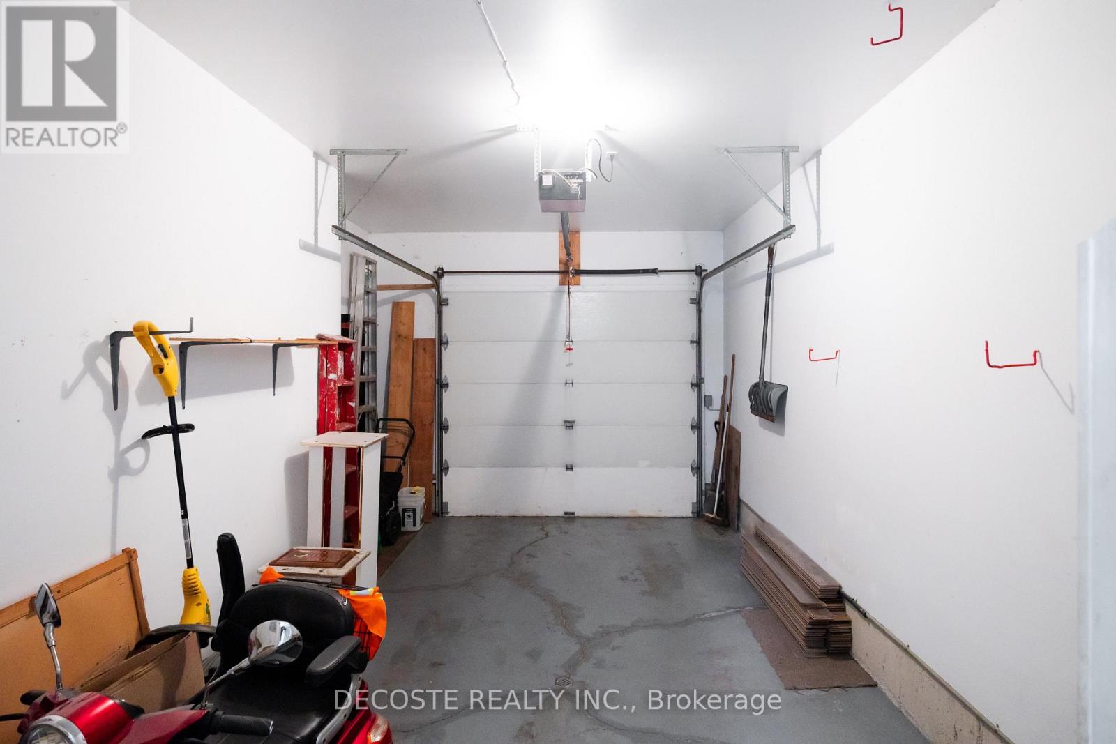 35 Sandfield Avenue N