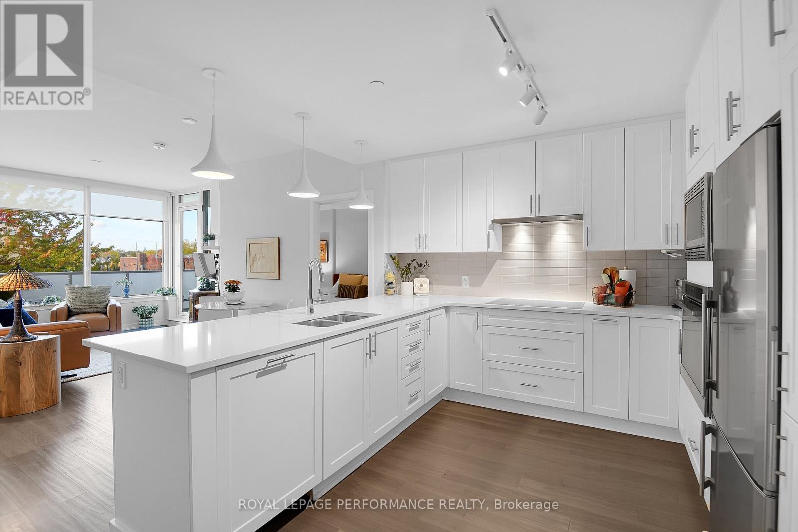 301 - 570 De Mazenod Avenue