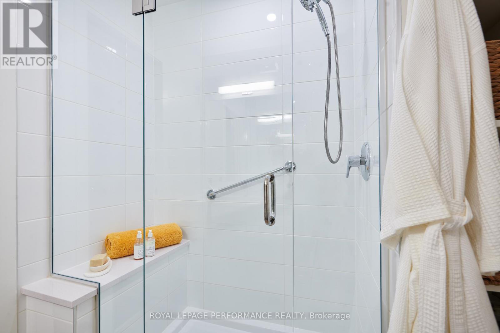 301 - 570 De Mazenod Avenue