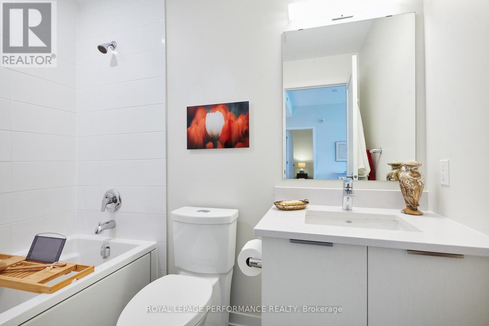 301 - 570 De Mazenod Avenue