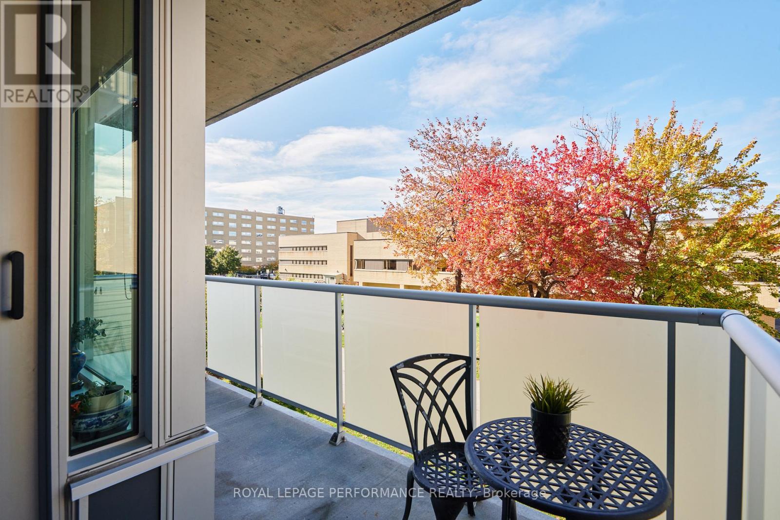 301 - 570 De Mazenod Avenue