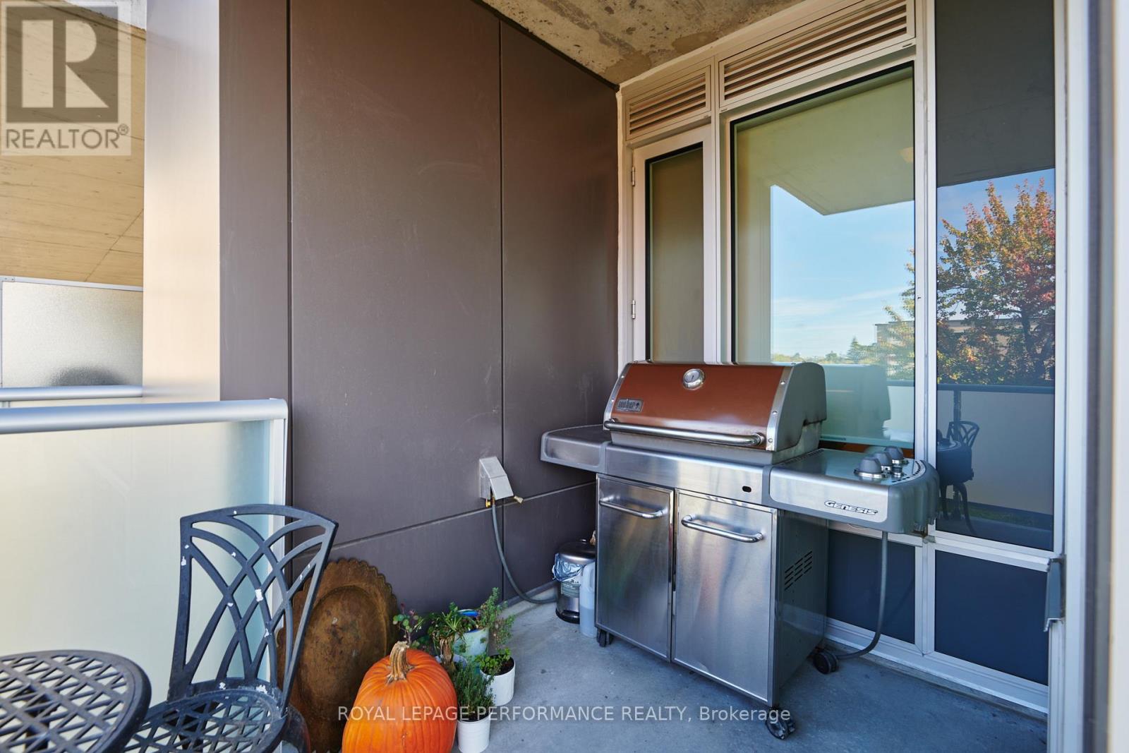 301 - 570 De Mazenod Avenue