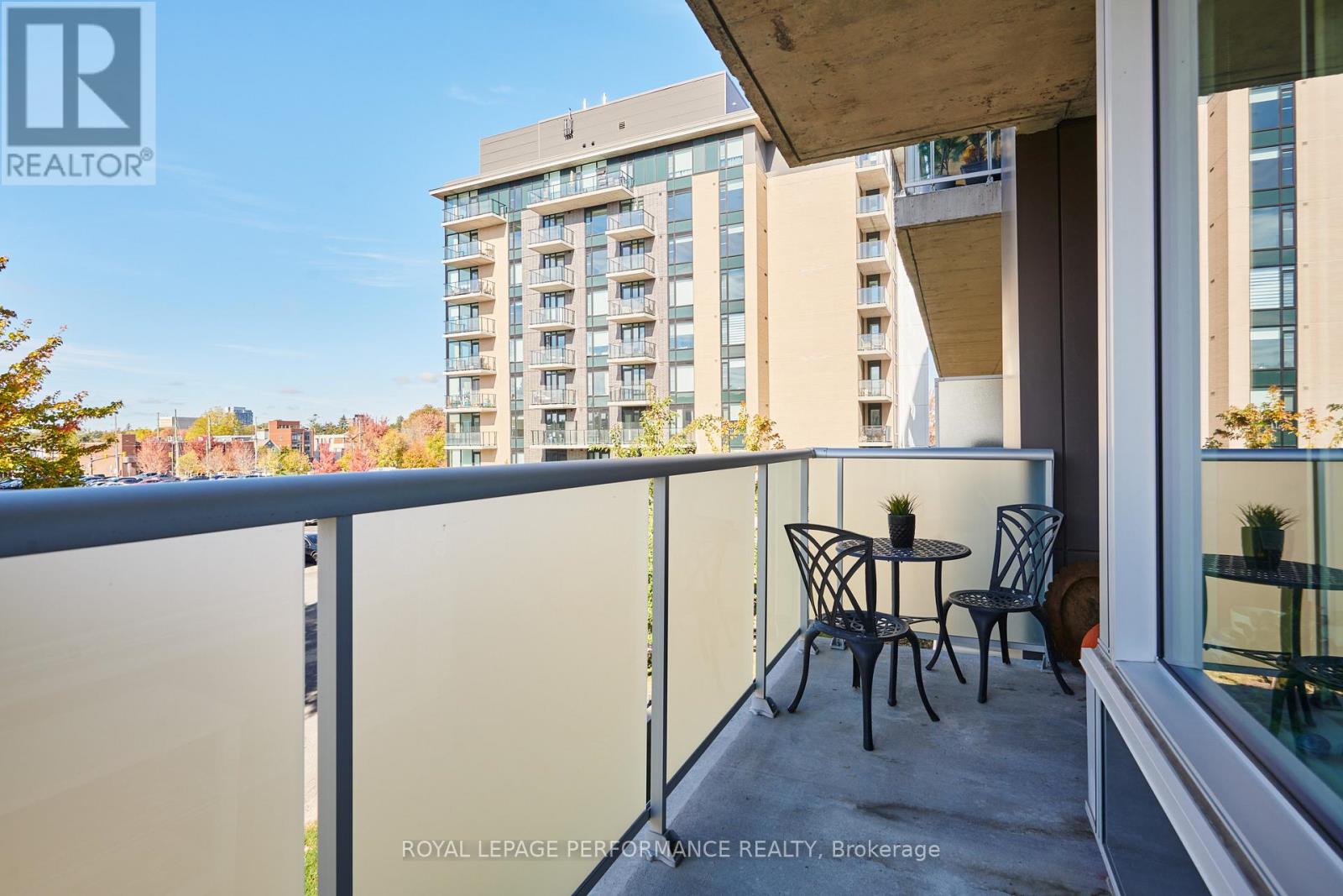 301 - 570 De Mazenod Avenue